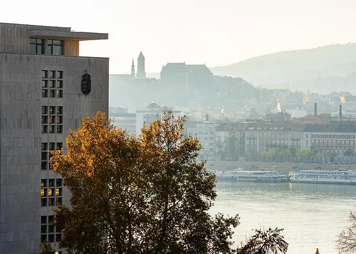 アパート Magical Danube View In A Spacious Two Bedroom Next To Parliament ブダペスト