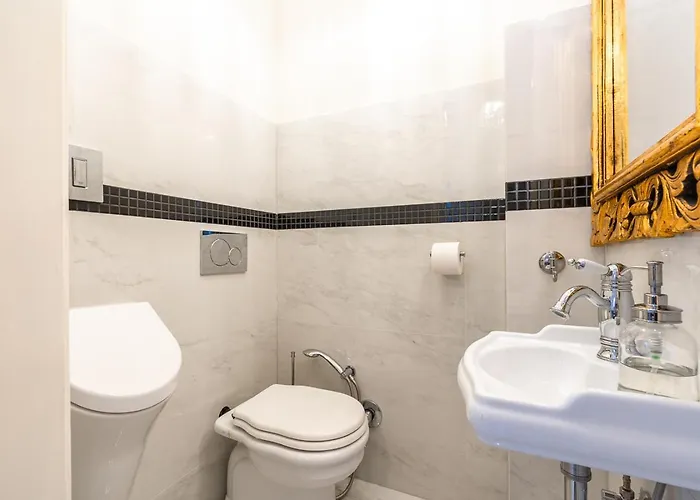 Magical Danube View In A Spacious Two Bedroom Next To Parliament ブダペスト
