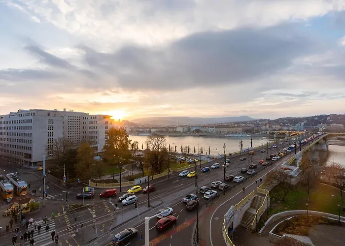 Magical Danube View In A Spacious Two Bedroom Next To Parliament * ブダペスト
