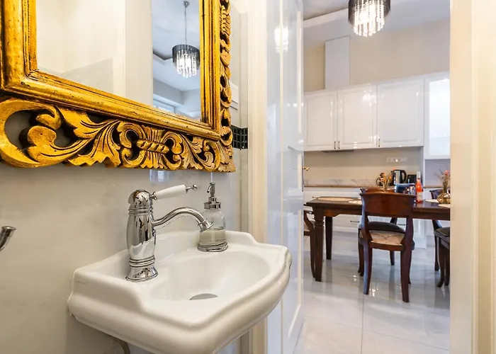 Magical Danube View In A Spacious Two Bedroom Next To Parliament