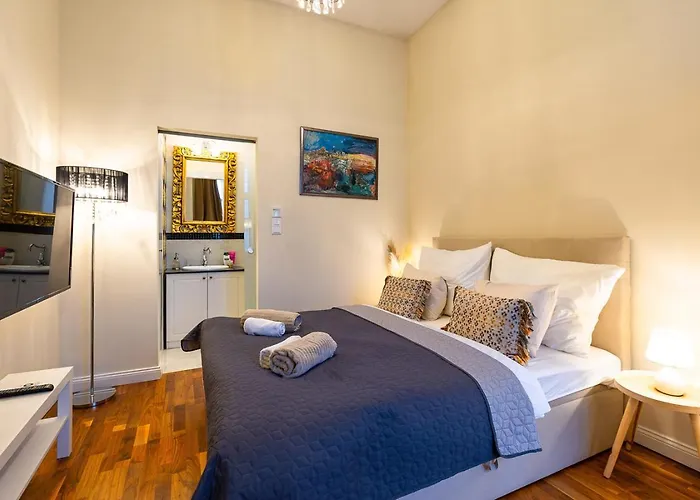 Magical Danube View In A Spacious Two Bedroom Next To Parliament *