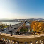Appartement Magical Danube View In A Spacious Two Bedroom Next To Parliament
