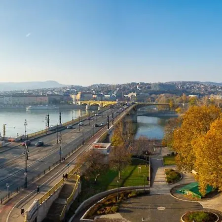 Апартаменты Magical Danube View In A Spacious Two Bedroom Next To Parliament