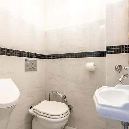Апартаменты Magical Danube View In A Spacious Two Bedroom Next To Parliament *
