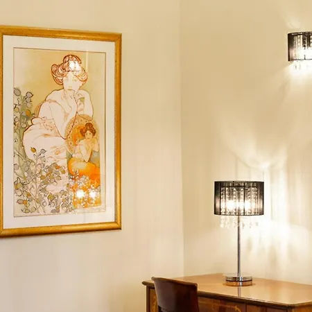 Magical Danube View In A Spacious Two Bedroom Next To Parliament *