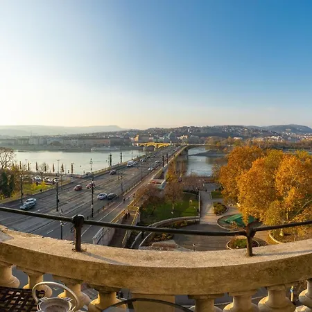 Magical Danube View In A Spacious Two Bedroom Next To Parliament * Budapest
