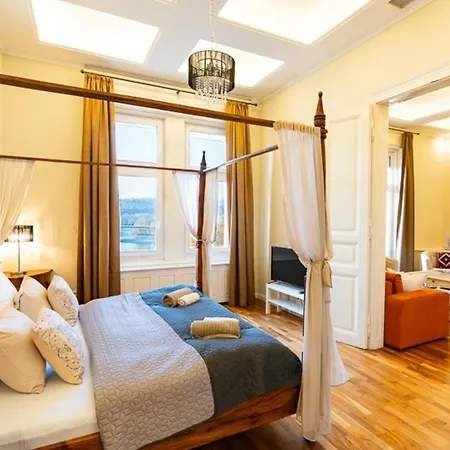Magical Danube View In A Spacious Two Bedroom Next To Parliament Apartment *