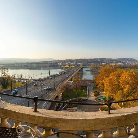 Апартаменты Magical Danube View In A Spacious Two Bedroom Next To Parliament