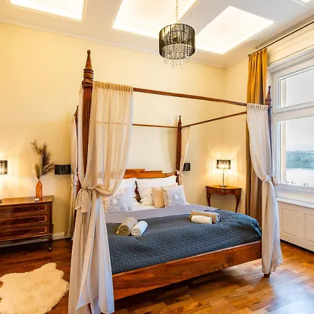 Magical Danube View In A Spacious Two Bedroom Next To Parliament Апартаменты