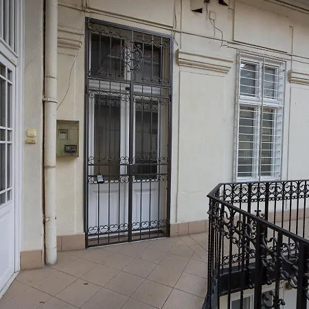 Magical Danube View In A Spacious Two Bedroom Next To Parliament