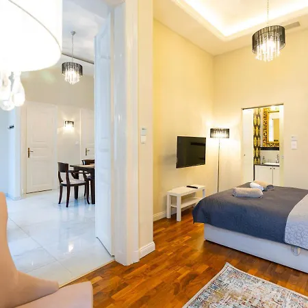 Magical Danube View In A Spacious Two Bedroom Next To Parliament Будапешт