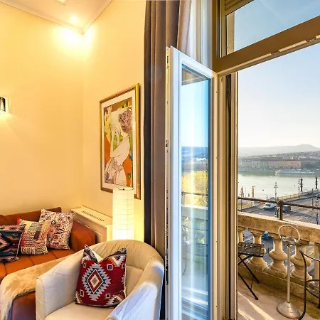 Апартаменты Magical Danube View In A Spacious Two Bedroom Next To Parliament