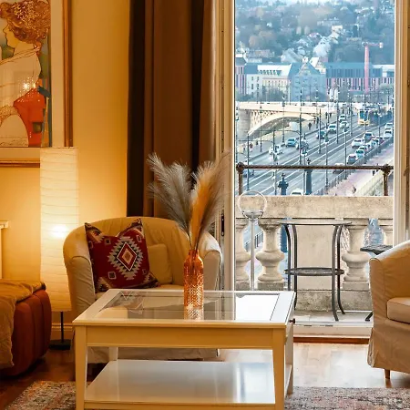 Magical Danube View In A Spacious Two Bedroom Next To Parliament 公寓 布达佩斯
