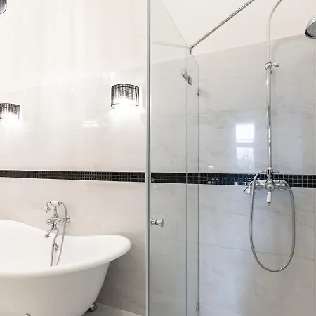 Apartment Magical Danube View In A Spacious Two Bedroom Next To Parliament Budapest