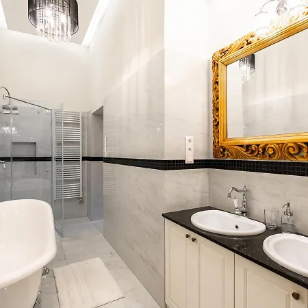 Magical Danube View In A Spacious Two Bedroom Next To Parliament * Будапешт