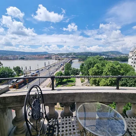 Magical Danube View In A Spacious Two Bedroom Next To Parliament 公寓