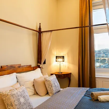 Magical Danube View In A Spacious Two Bedroom Next To Parliament Apartment *