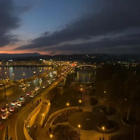 Magical Danube View In A Spacious Two Bedroom Next To Parliament Апартаменты Будапешт