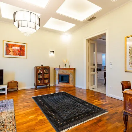 Magical Danube View In A Spacious Two Bedroom Next To Parliament * Budapest