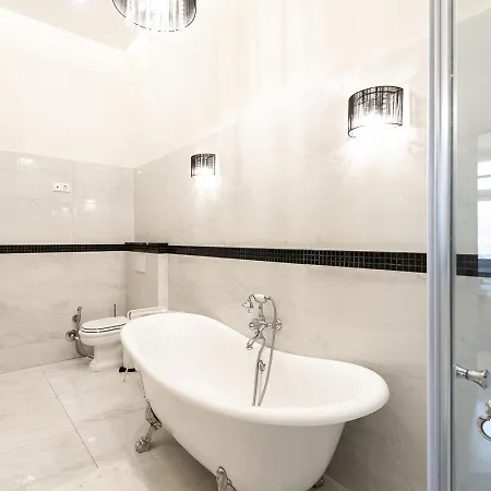 Magical Danube View In A Spacious Two Bedroom Next To Parliament Апартаменты Будапешт