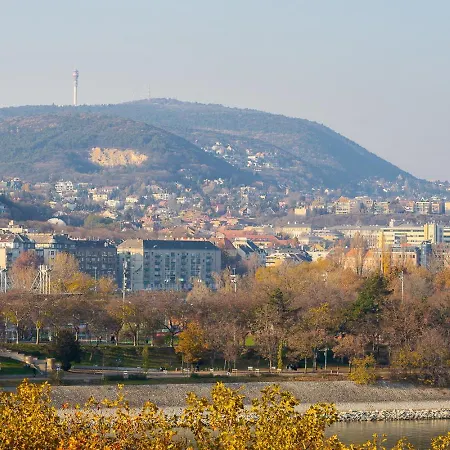 Magical Danube View In A Spacious Two Bedroom Next To Parliament Будапешт