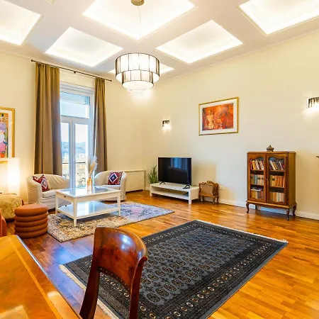 Magical Danube View In A Spacious Two Bedroom Next To Parliament Apartment *