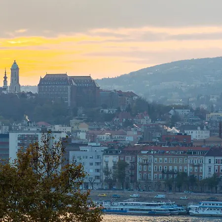 Magical Danube View In A Spacious Two Bedroom Next To Parliament Апартаменты Будапешт