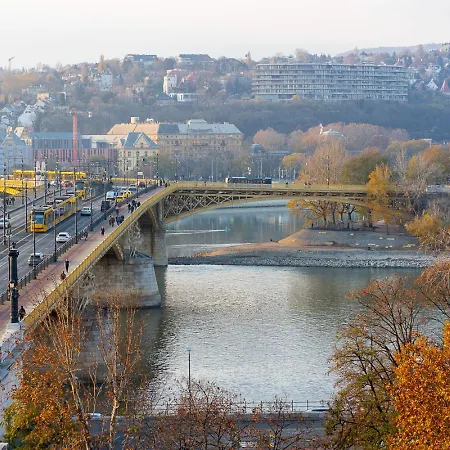 Magical Danube View In A Spacious Two Bedroom Next To Parliament Апартаменты