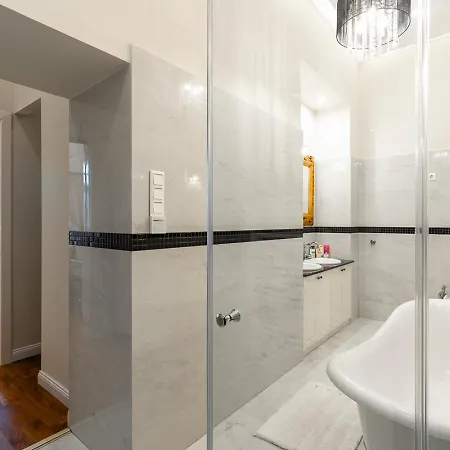 Апартаменты Magical Danube View In A Spacious Two Bedroom Next To Parliament *
