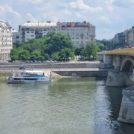 Magical Danube View In A Spacious Two Bedroom Next To Parliament *