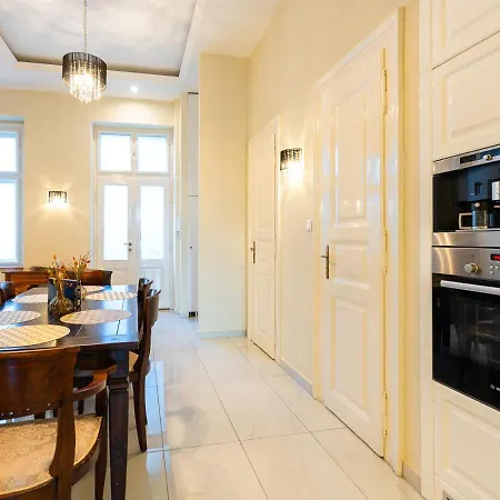 Magical Danube View In A Spacious Two Bedroom Next To Parliament *