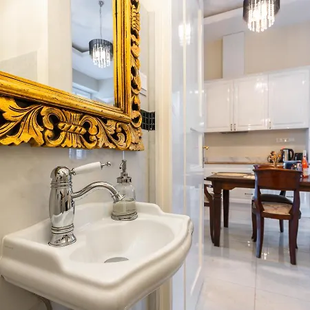 Magical Danube View In A Spacious Two Bedroom Next To Parliament
