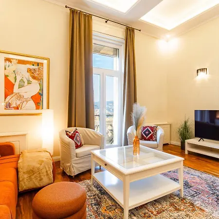 Апартаменты Magical Danube View In A Spacious Two Bedroom Next To Parliament *