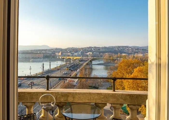 Magical Danube View In A Spacious Two Bedroom Next To Parliament Lejlighed
