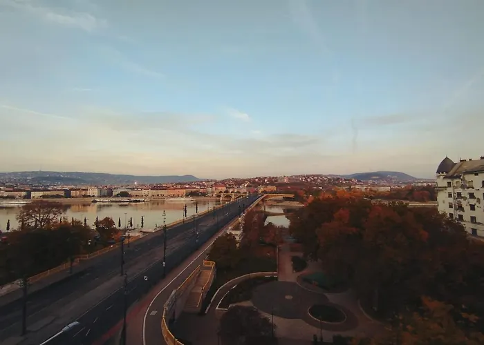 Magical Danube View In A Spacious Two Bedroom Next To Parliament * Budapesta