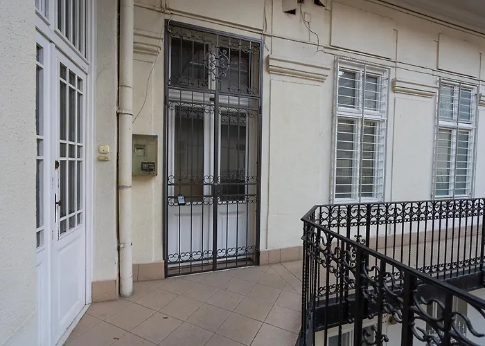Magical Danube View In A Spacious Two Bedroom Next To Parliament