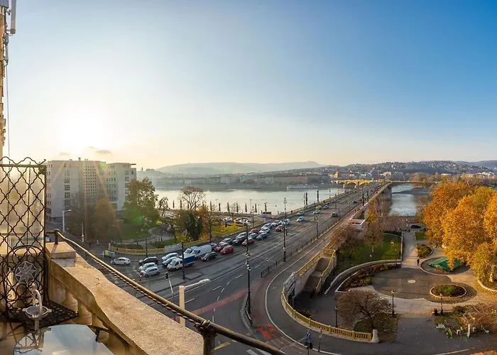 Magical Danube View In A Spacious Two Bedroom Next To Parliament Apartament