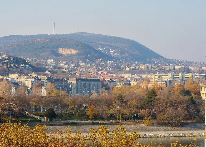 Magical Danube View In A Spacious Two Bedroom Next To Parliament Budapesta