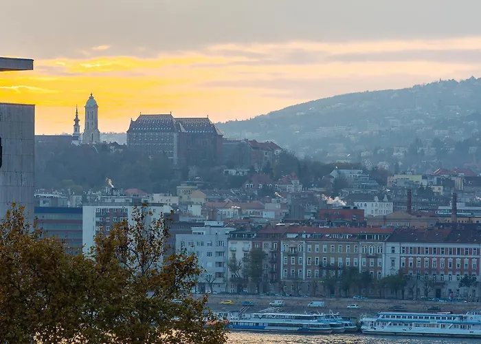 Magical Danube View In A Spacious Two Bedroom Next To Parliament Apartament Budapesta