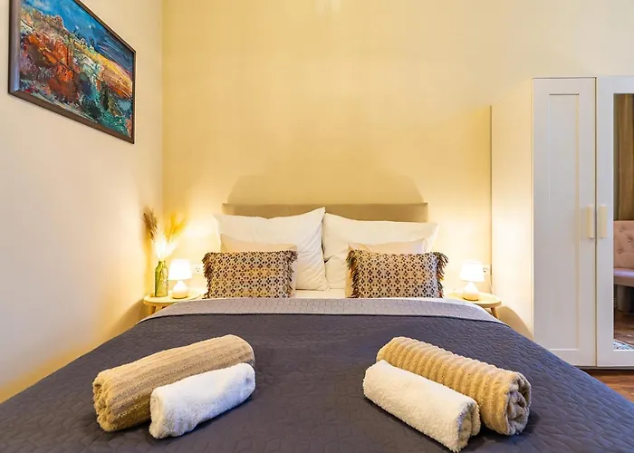 Magical Danube View In A Spacious Two Bedroom Next To Parliament * Budapesta