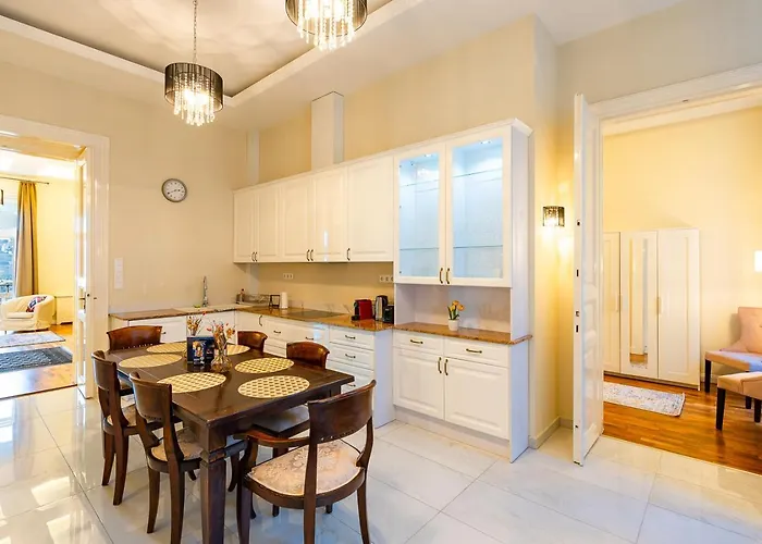 Magical Danube View In A Spacious Two Bedroom Next To Parliament