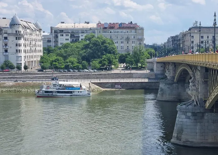 Magical Danube View In A Spacious Two Bedroom Next To Parliament *