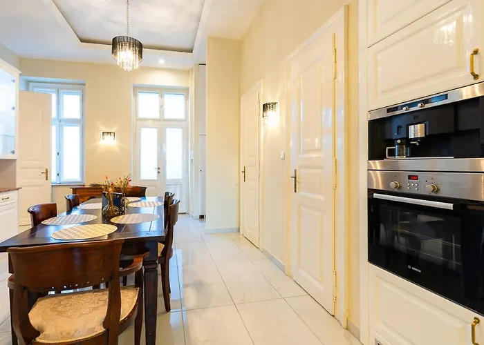 Magical Danube View In A Spacious Two Bedroom Next To Parliament *