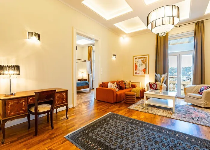 Magical Danube View In A Spacious Two Bedroom Next To Parliament Budapesta