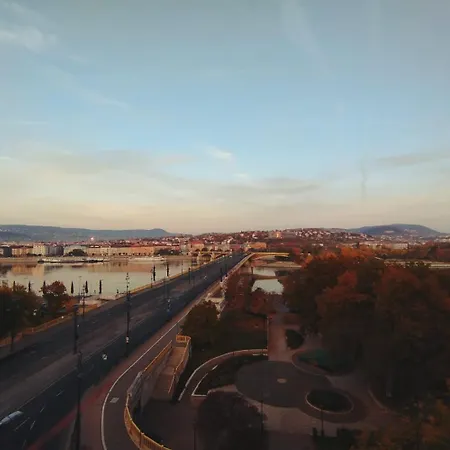Magical Danube View In A Spacious Two Bedroom Next To Parliament * بودابست