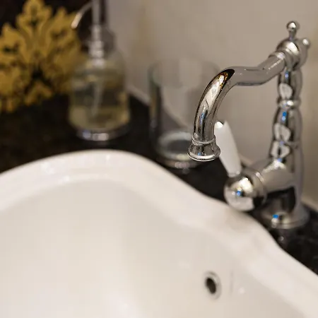 Magical Danube View In A Spacious Two Bedroom Next To Parliament *