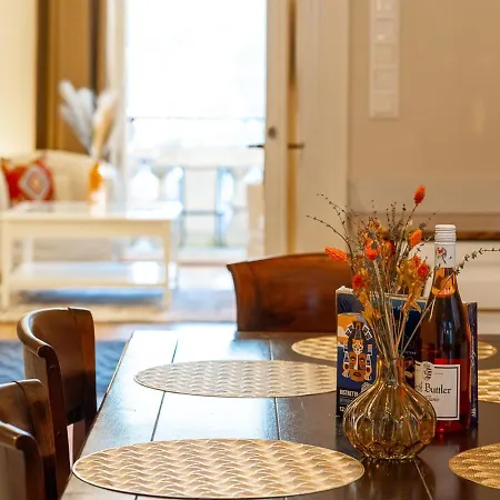 Magical Danube View In A Spacious Two Bedroom Next To Parliament *