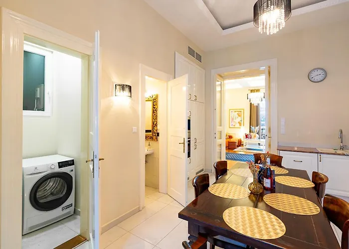 Magical Danube View In A Spacious Two Bedroom Next To Parliament