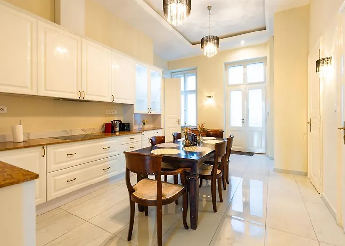 Magical Danube View In A Spacious Two Bedroom Next To Parliament 아파트 *