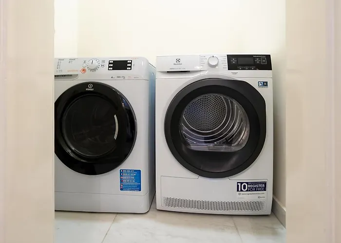 Magical Danube View In A Spacious Two Bedroom Next To Parliament 아파트
